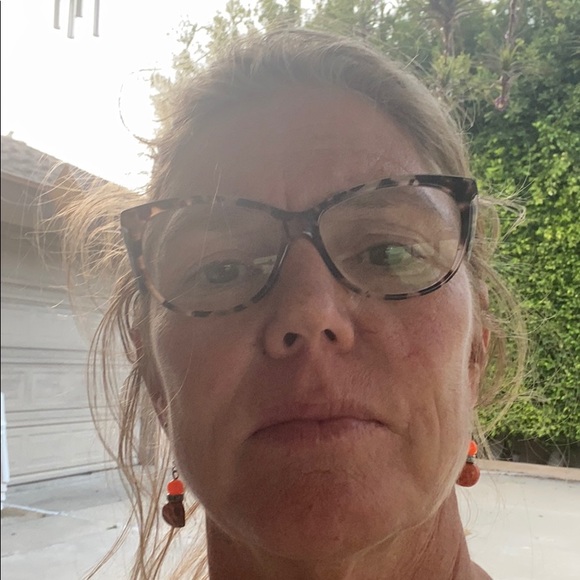 Profile Picture of Carol Dehler (@chuaria) on Poshmark