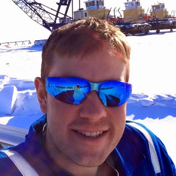 Geoff Bloyd - Poshmark Profile Picture of Geoff Bloyd (@geoffbloyd) on Poshmark