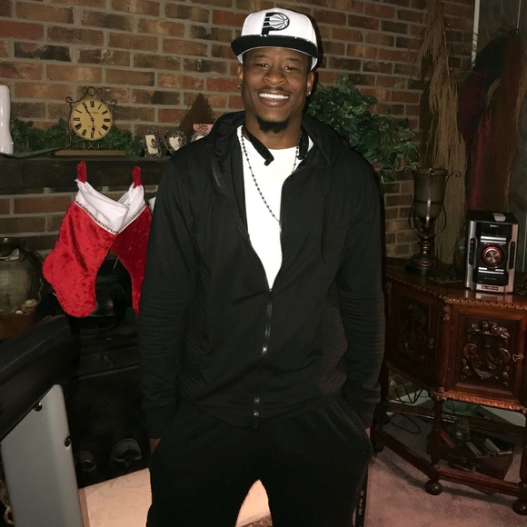 Profile Picture of Damarcus Dogan (@doganboy) on Poshmark