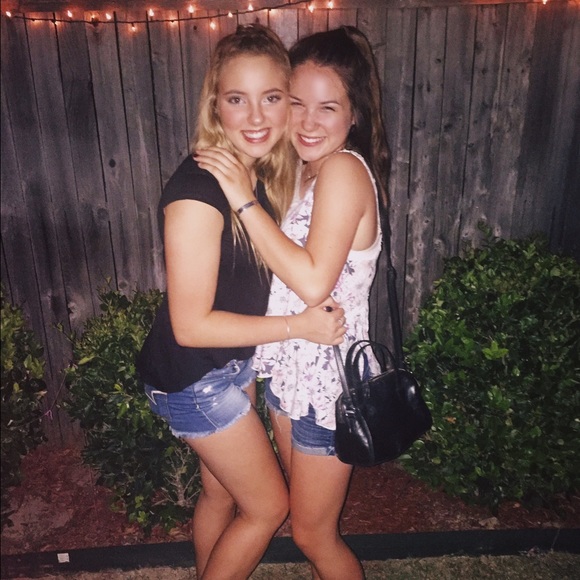 Profile Picture of Alexandra Smolen (@alexksmolen) on Poshmark