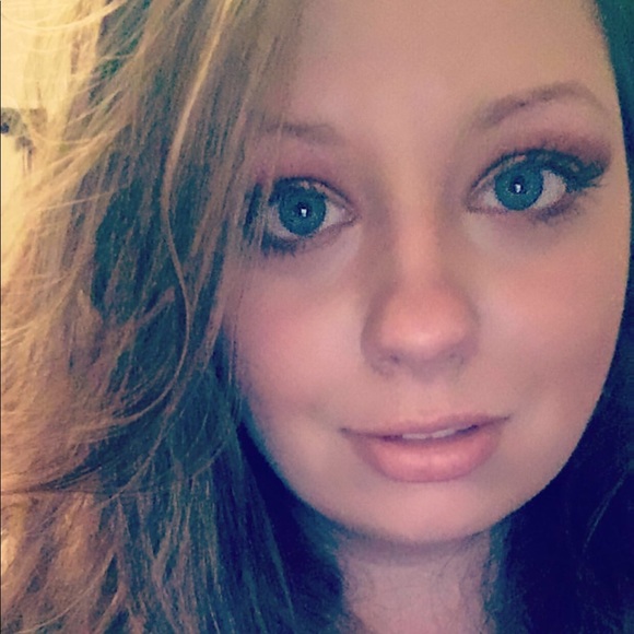 Profile Picture of Cherokee Dansby (@cherokeedansby) on Poshmark