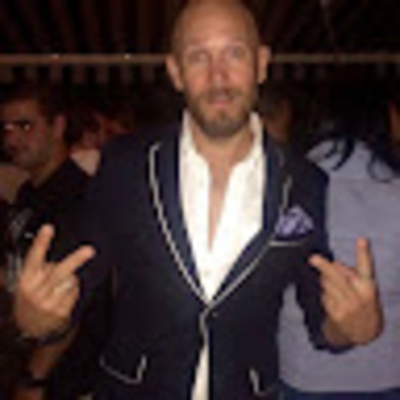 Profile Picture of Artin Archer (@beynice) on Poshmark