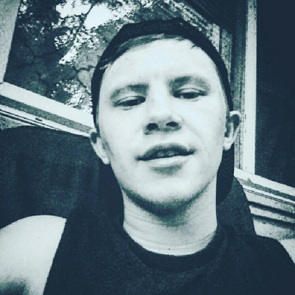 Profile Picture of Brandon Thornton (@brandonjoker23) on Poshmark