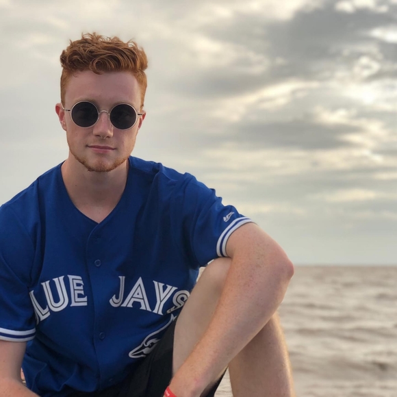 Profile Picture of Emlyn Folkes (@emlynfolkes) on Poshmark