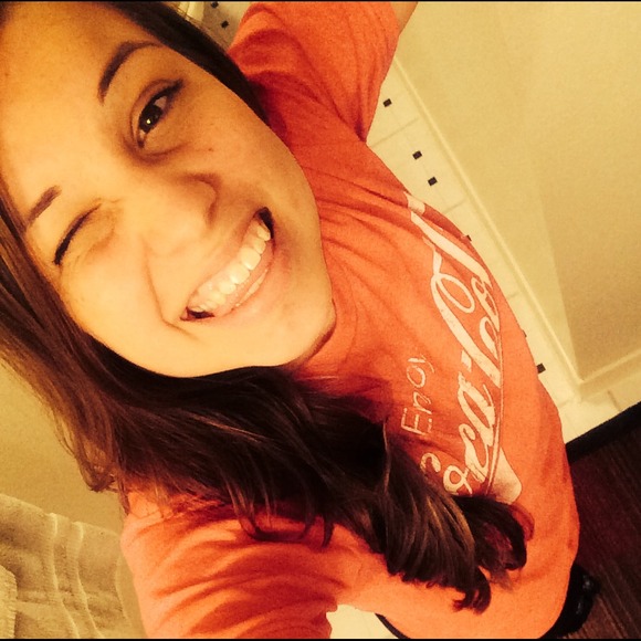 Profile Picture of Bianca Fernandes (@biancafernandes) on Poshmark