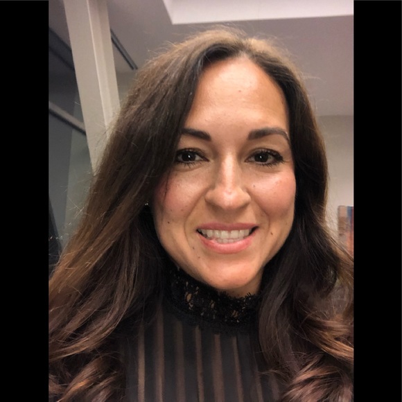 Profile Picture of Magda Alvarez (@monallanos77) on Poshmark