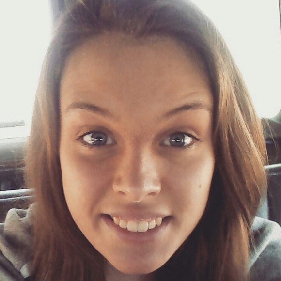 Profile Picture of Jolee Heimerman (@joleeshae) on Poshmark