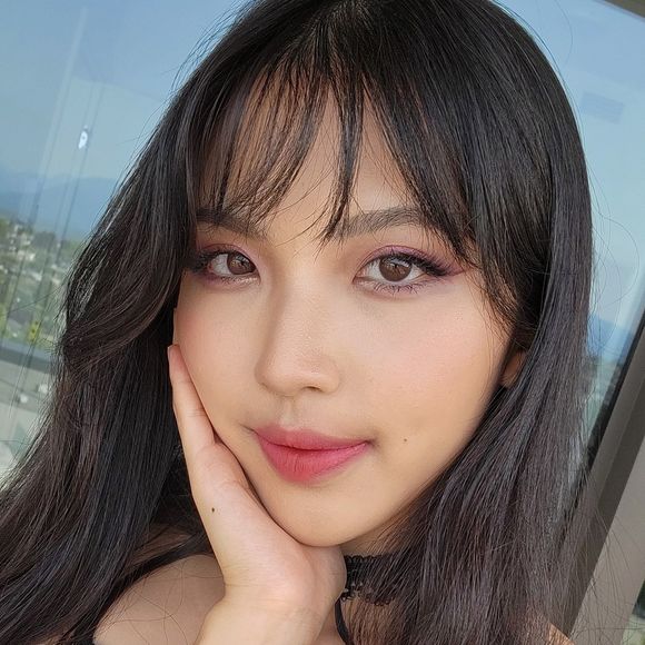 Profile Picture of Cindy Hsu (@c_nders) on Poshmark