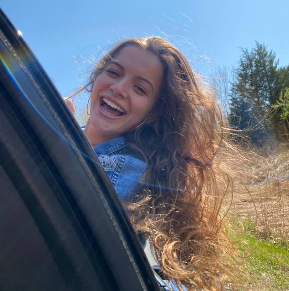 Profile Picture of Gabrielle Lamora (@gabriellelamora) on Poshmark