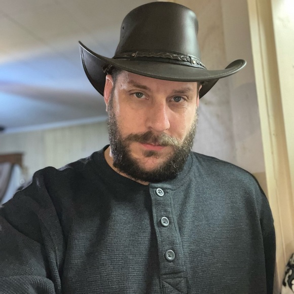 Profile Picture of Tony Savage (@neosvg) on Poshmark