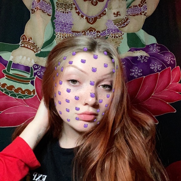 Profile Picture of Isabelle Adams (@izzieadams420) on Poshmark