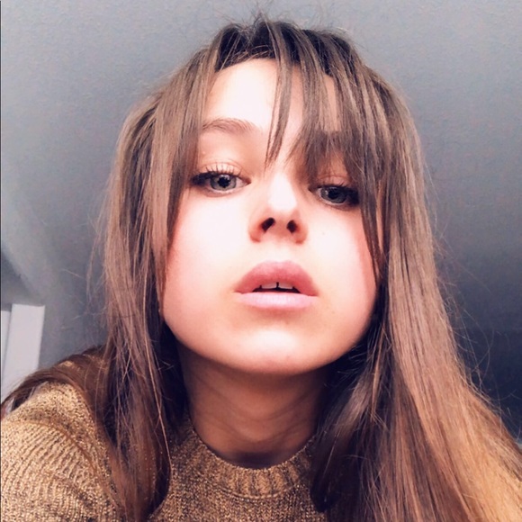 Profile Picture of Ana Bolocan (@anabolocan) on Poshmark