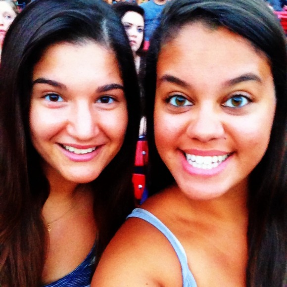 Profile Picture of Anna Mackoul (@annamac) on Poshmark