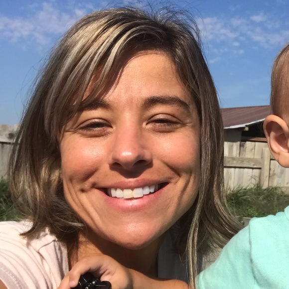 Profile Picture of Rebecca Groessler (@magnolias_86) on Poshmark