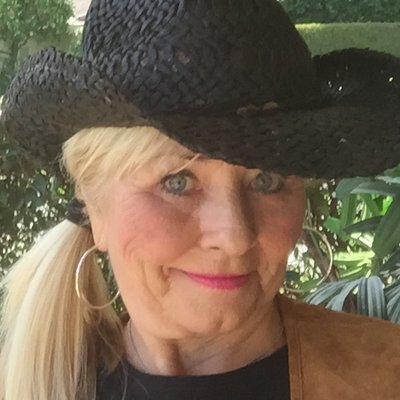 Profile Picture of Suzanne Lorenz (@SuzanneIW) on Twitter
