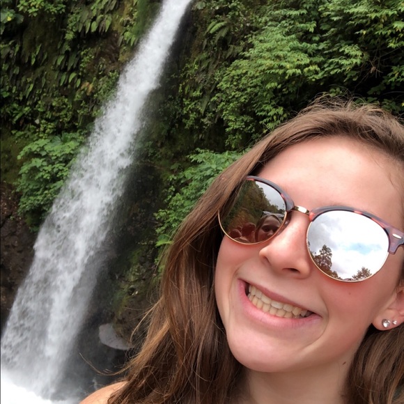 Profile Picture of Jacklynn Jevning (@jacklynnjevning) on Poshmark