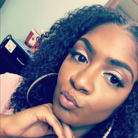 Profile Picture of Taylor Vereen (@tvereen18) on Poshmark