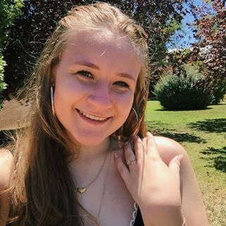 Profile Picture of Júlia Rolla da Costa (@julia.rolladacosta) on Facebook