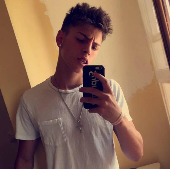 Damien Lambert - Poshmark Profile Picture of Damien Lambert (@lamb_2001_) on Poshmark