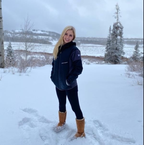 Profile Picture of Amanda Farris (@amandaparpanda) on Poshmark