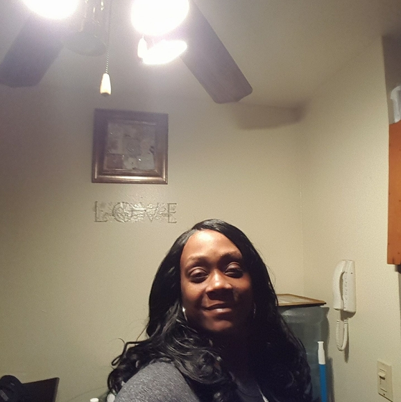 Profile Picture of Tonya Mccloud (@ladyclimmons) on Poshmark
