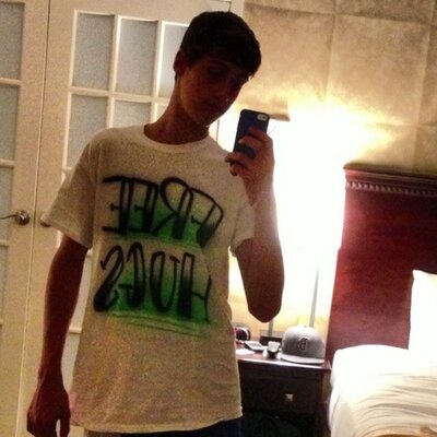 Profile Picture of Derek Kowalski (@freehuggiver1) on Twitter