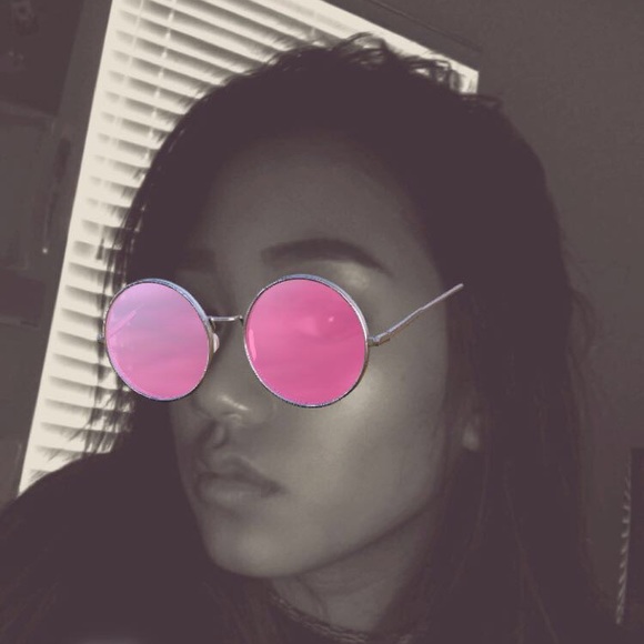 Profile Picture of Teresa Nguyen (@teresanguyen_) on Poshmark