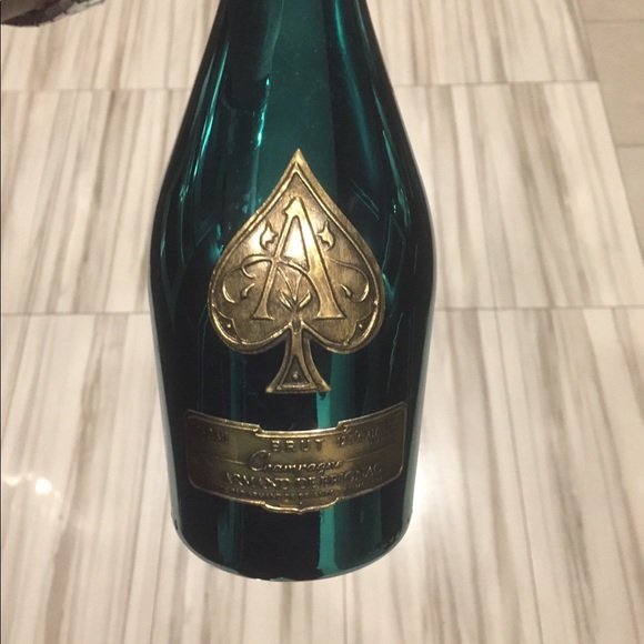 Profile Picture of Chris Petrosyan (@bagaty) on Poshmark