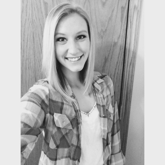 Profile Picture of Jessi Stecklein (@jsteck4) on Poshmark