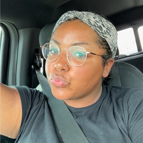 Profile Picture of Alexandra Crayton (@lexgetit22) on Poshmark