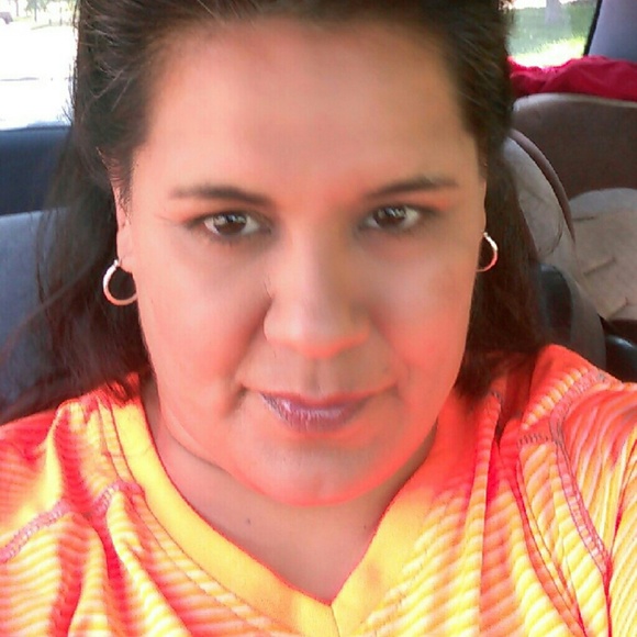 Profile Picture of Brenda Perez (@bllp65) on Poshmark