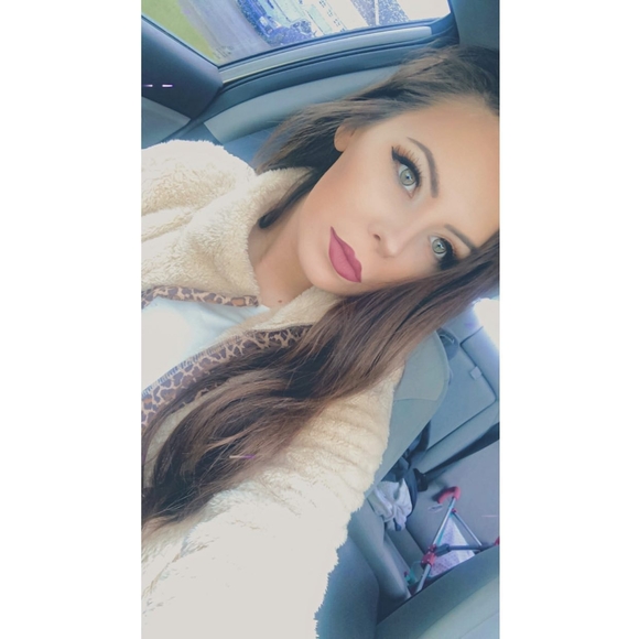 Profile Picture of Alisha Hebert (@alisha55) on Poshmark