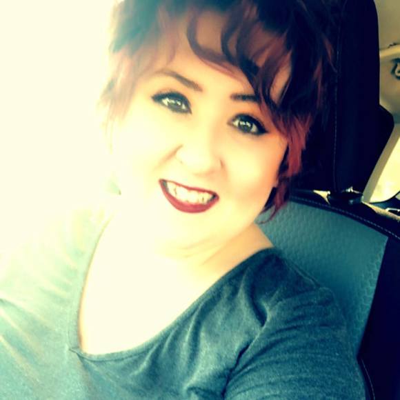 Profile Picture of Melanie Nunnelley (@m_nunnelley) on Poshmark