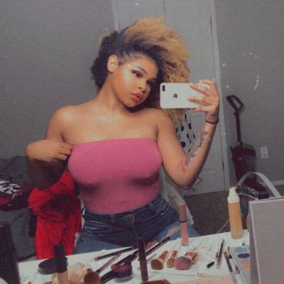 Profile Picture of Darlene (@Almightysash) on Twitter