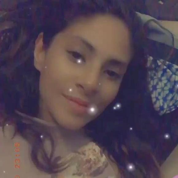 Profile Picture of Debrah Lopez (@debrahq21) on Poshmark