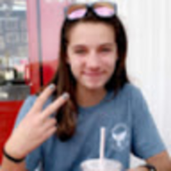 Profile Picture of Athena Rose (@ath3naa321) on Poshmark