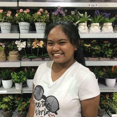 Profile Picture of Renna Rae Simon (@renna_rae) on Twitter