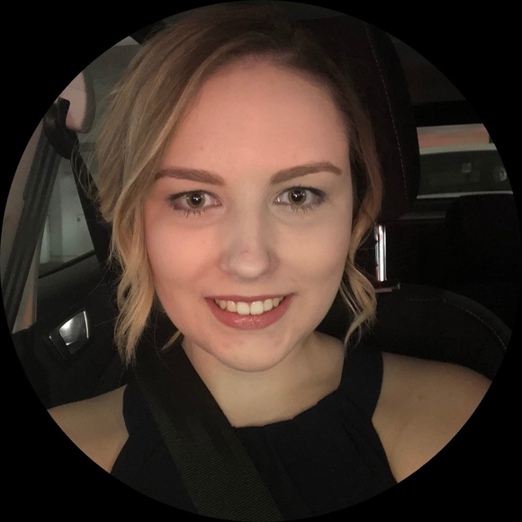 Profile Picture of Erin Neufeld (@erneufeld) on Poshmark