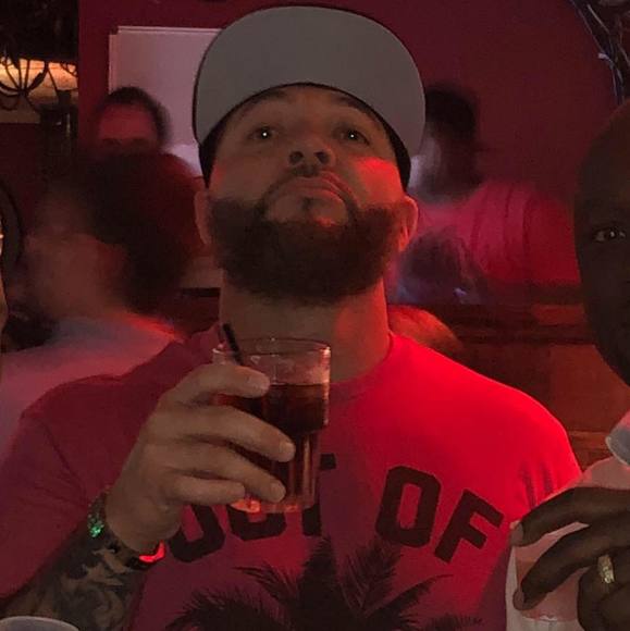 Tommy Fay - Poshmark Profile Picture of Tommy Fay (@tlf176) on Poshmark