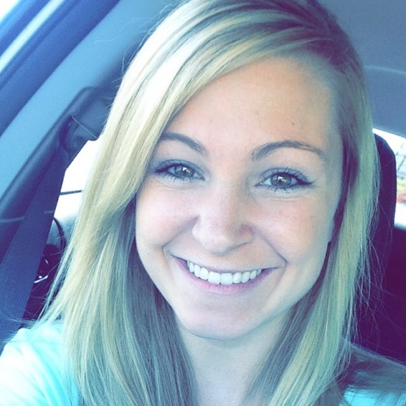 Profile Picture of Mandy Jackson (@mandyh151) on Poshmark