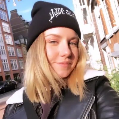 Profile Picture of Julie (@basic_helps) on Twitter