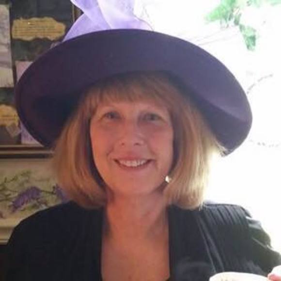 Profile Picture of Linda Danfelt (@linda5211) on Poshmark