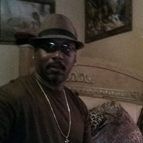 Profile Picture of Carl Williams (@catwilliams1) on Poshmark