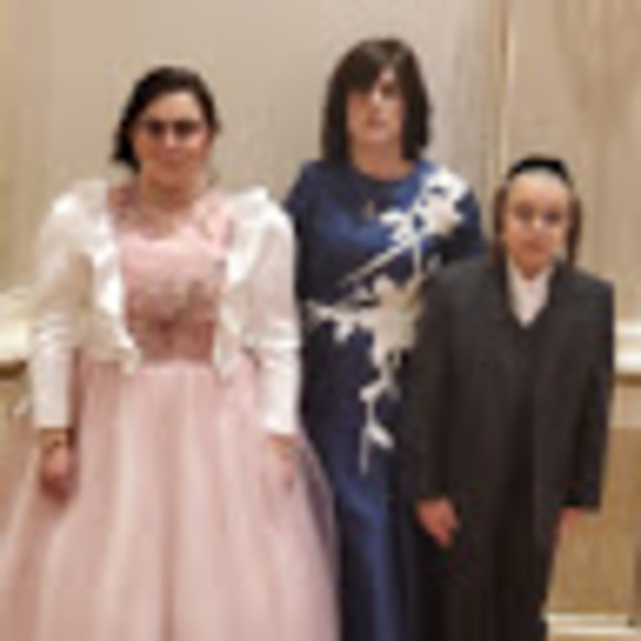 Profile Picture of Abraham Schonfeld (@aschon5414) on Poshmark