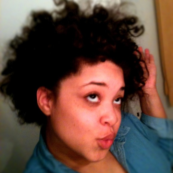 Profile Picture of Andrea Wesley (@adudley3pv) on Poshmark