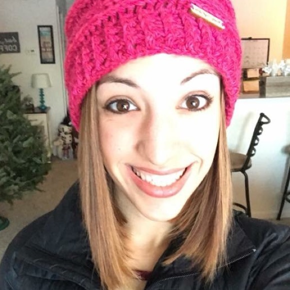 Profile Picture of Sammie Atwell (@sammieatwell) on Poshmark