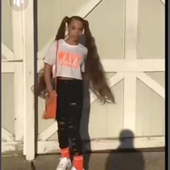 Profile Picture of Nyonna Goudelock (@nyonn) on Poshmark