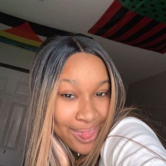 Profile Picture of Bekire Williams (@bekirewilliams) on Poshmark