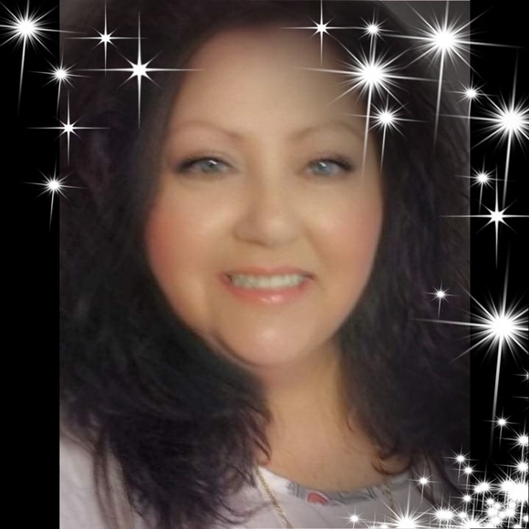 Profile Picture of Kim Knapp (@kim_knapp) on Poshmark