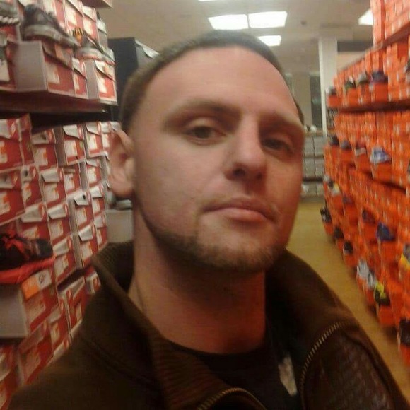 Profile Picture of Nick Tedeschi (@nickytedeschi) on Poshmark